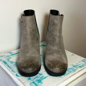 Sorel Joan Uptown side zip khaki distressed ankle boots